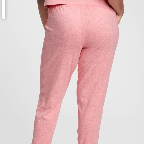 NWT GapFit Brushed Tech Jersey Joggers Color: Pink starburst medium - Picture 4 of 5